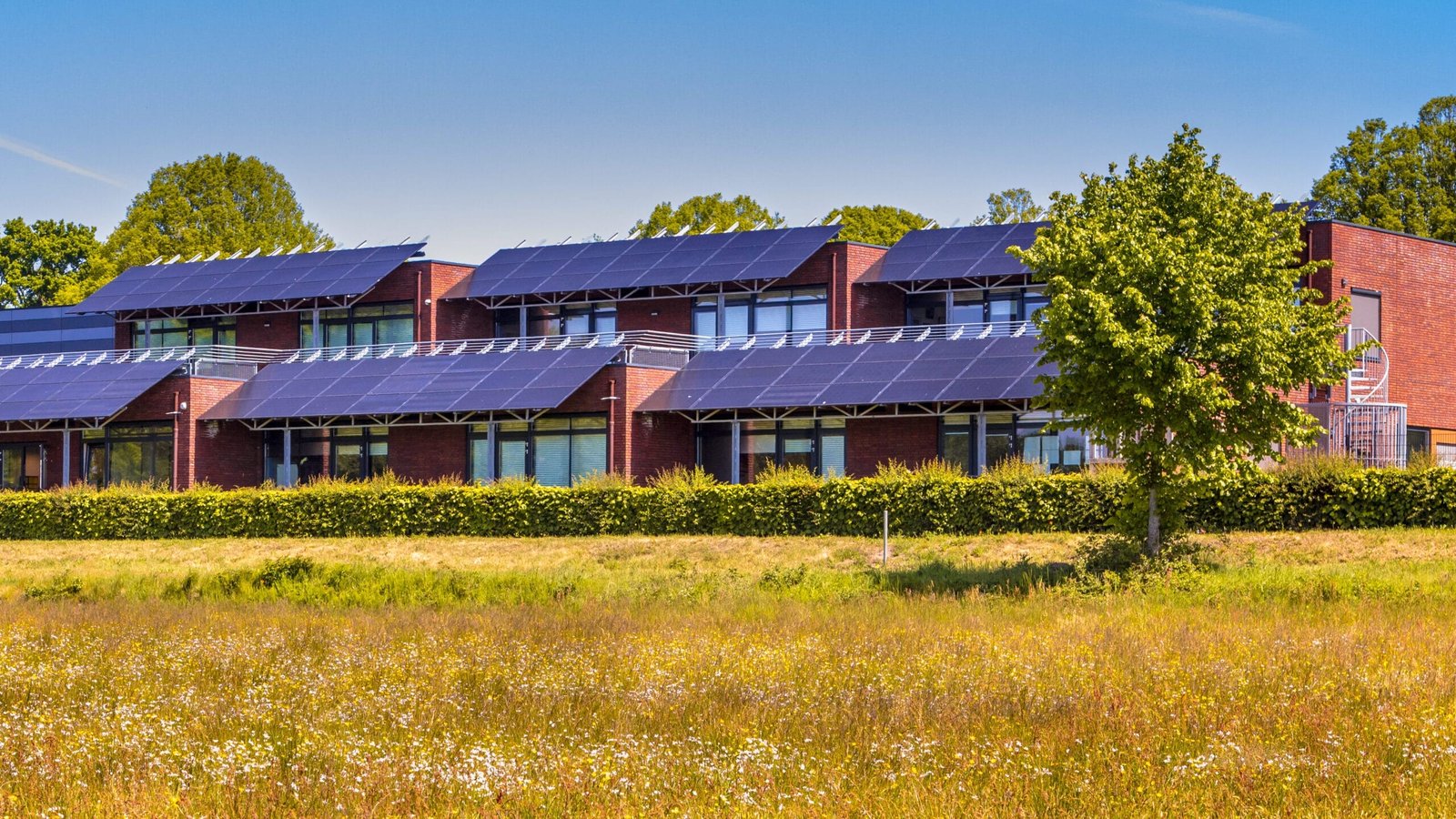 Wie werden Solarmodule angeschlossen?