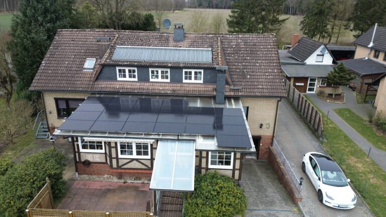 Photovoltaikanlage 10 kWp mit Wallbox für Tesla Model 3 (22 kW), installiert von PVPro Solar