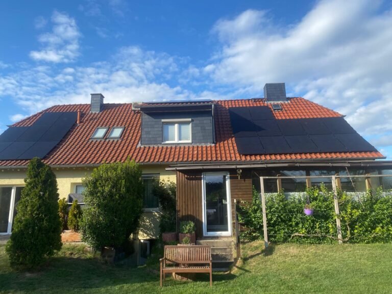 Photovoltaikanlage mit 28 Modulen (11,88 kWp), installiert von PVPro Solar in Hannover und Umgebung