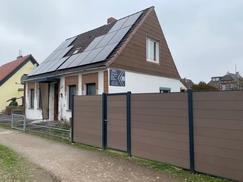 Photovoltaik-Anlage auf einem Hausdach in der Region Hannover